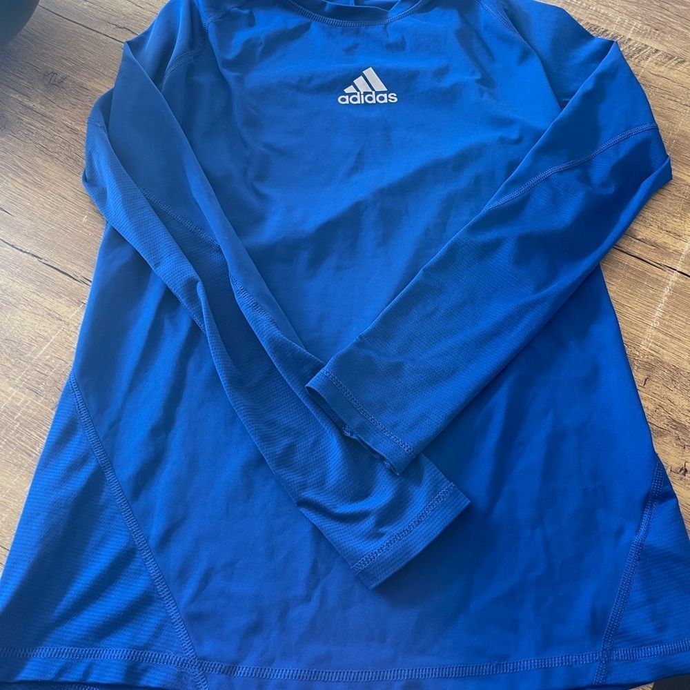 Women’s Adidas athletic fit long sleeve size M